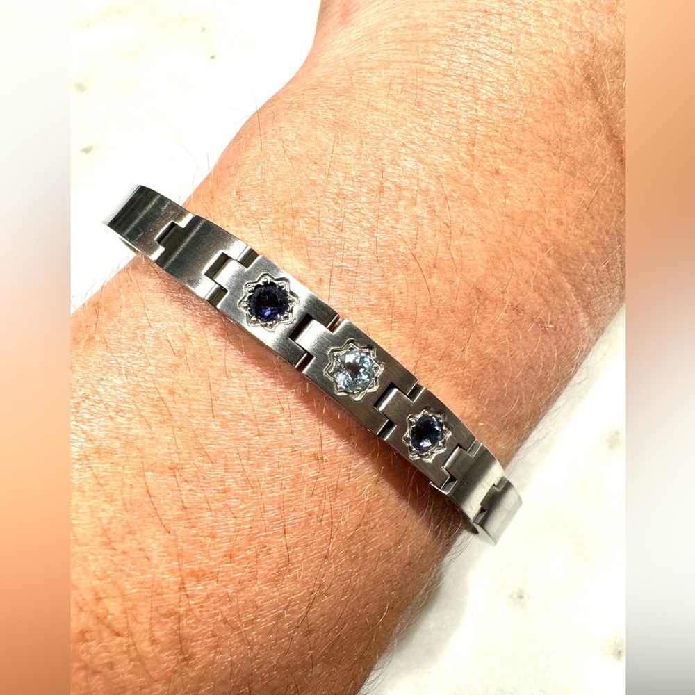 Modern stainless steel bracelet, made in Italy by “Rebecca “.